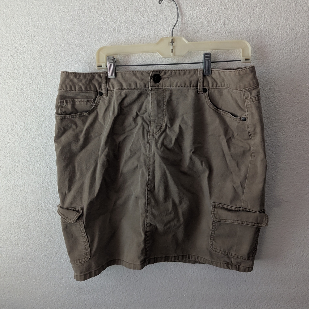 Liz Claiborne Medium Tan Cargo Skirt